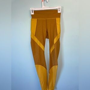 Yellow lululemon leggings size 4 with pockets